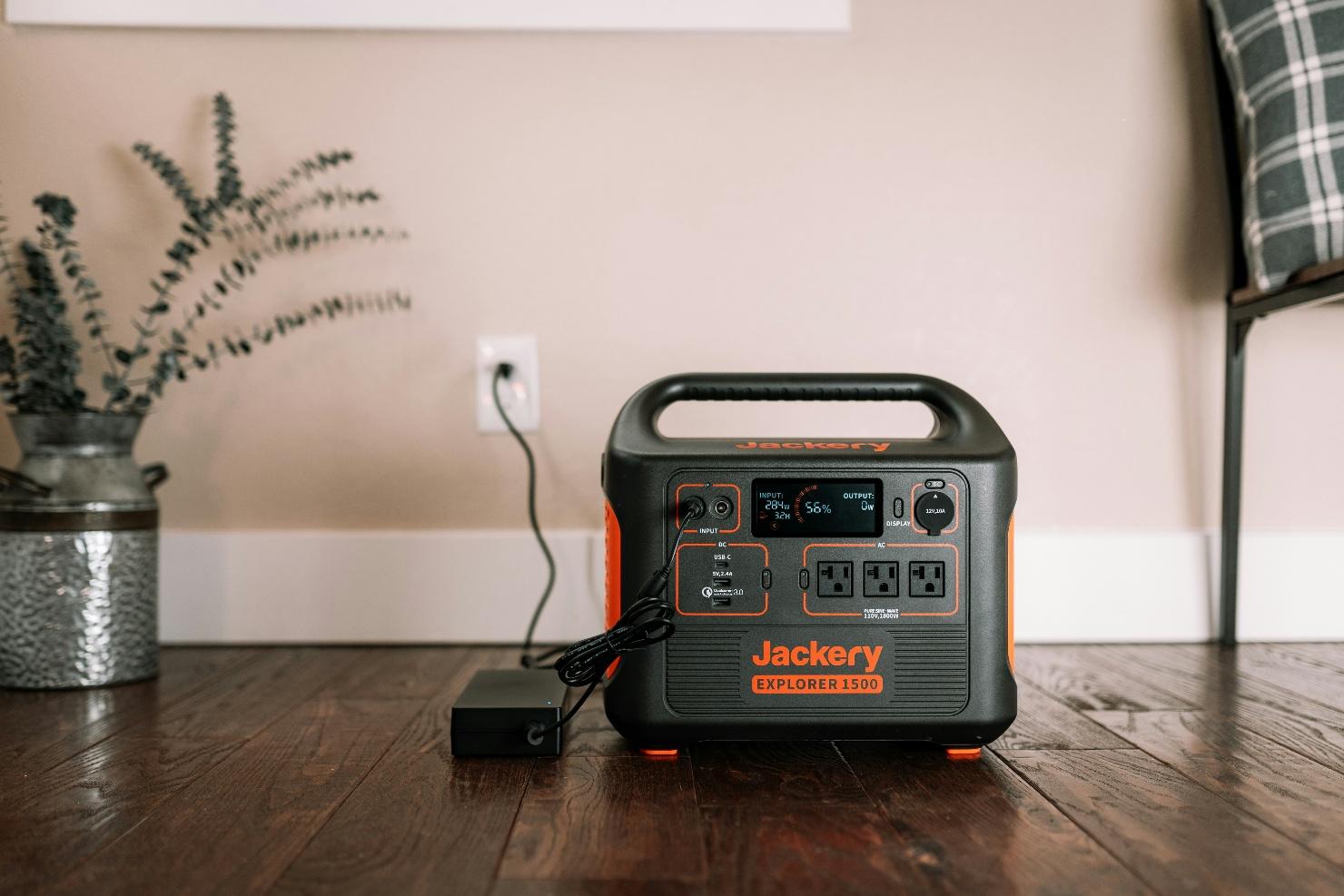 зарядна станція Jackery